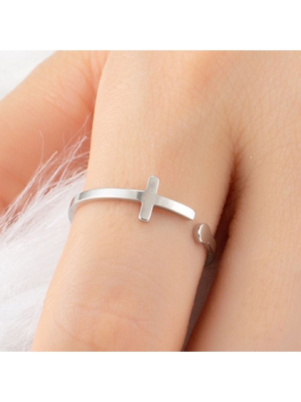 Wearing the Cross symbol religious faith Jesus ring NWT